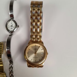 Lote de 5 Relojes de Pulsera para Dama: Metal y Dorados - imagen 3
