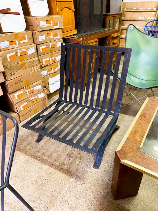 Soporte Metálico Negro para Leña o Brasero