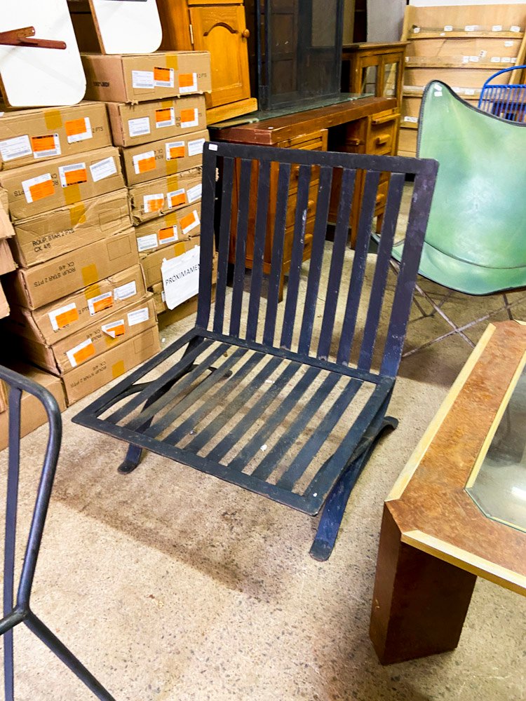 Soporte Metálico Negro para Leña o Brasero