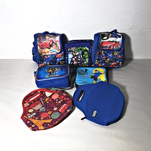 Lote siguiente: Lote de 7 Loncheras Infantiles con Diseños de Personajes y Deportistas
