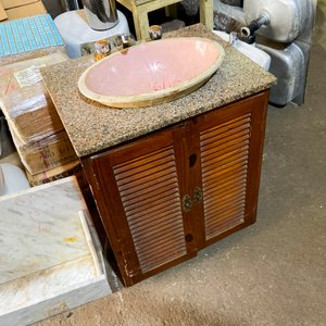 Mueble de Baño con Bacha Rosada y Mesada de Granito - imagen 3