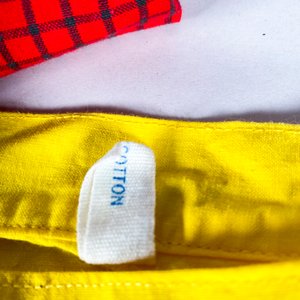 Tres Delantales Antiguos de Tela con Diseños Variados - imagen 2