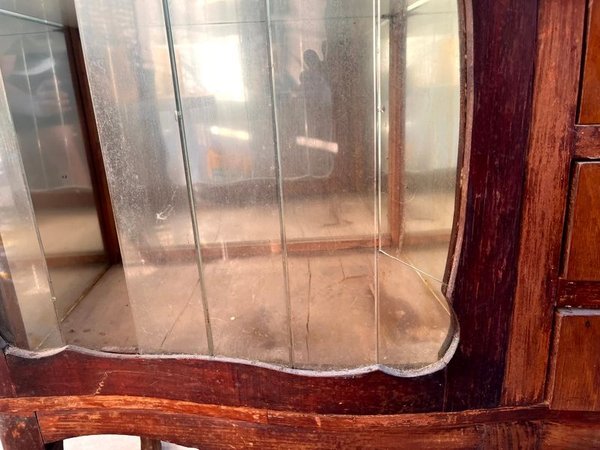 Muebles de lujo con detalles ornamentales y hardware de bronce - imagen 14