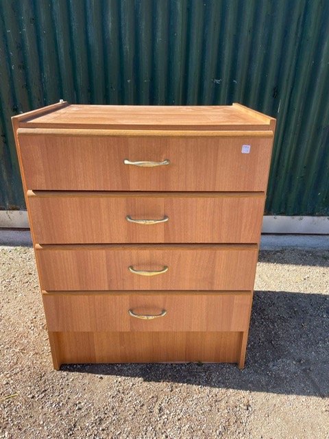 Lote siguiente: Comoda en buen estado, mueble de madera