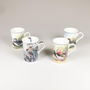 Lote anterior: Cuatro Jarros de Porcelana MG con Decoración de Aves