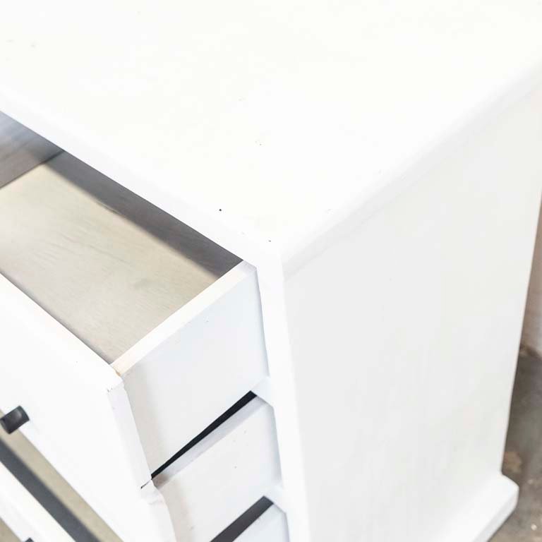 Cómoda blanca con cinco cajones de madera - imagen 3