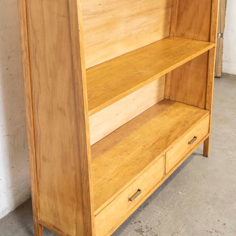 Biblioteca de madera trapezoidal con dos cajones inferiores - imagen 2