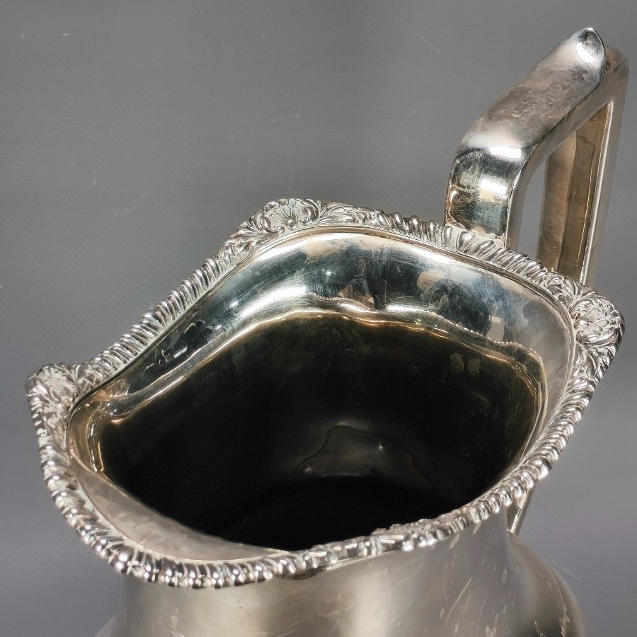 Jarra para agua de plata sterling con detalles en relieves - imagen 4