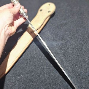 Cuchillo Gauchesco Hoja 30cm, Cabo Plata y Oro con Guitarra - imagen 8