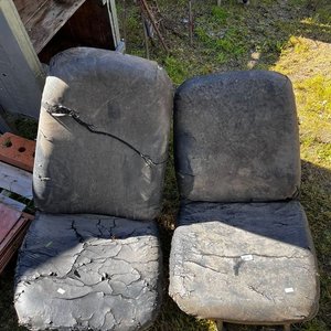 Lote siguiente: 2 Butacas con Avería