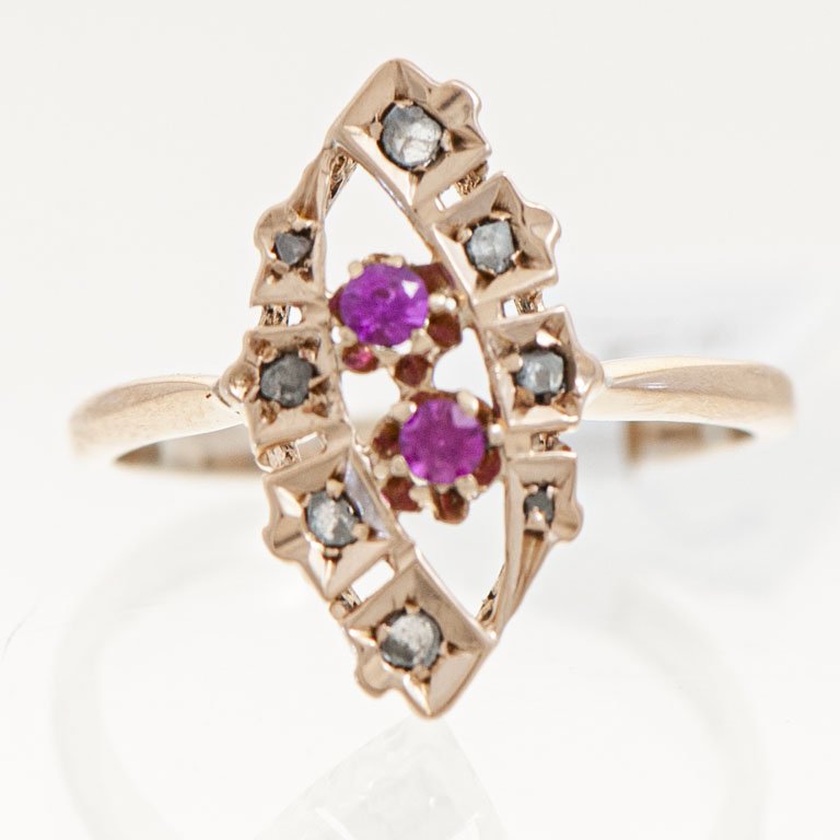 Lote anterior: Anillo de oro con rubíes y diamantes