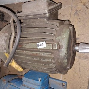Motor Eléctrico Trifásico Asincrónico Corradi 5.5 HP - imagen 2