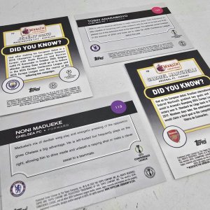 Lote de 4 Tarjetas de Fútbol Topps y Merlin: Noni Madueke, Jeremy Doku, Tosin Adarabioyo, Gabriel Martinelli - imagen 3