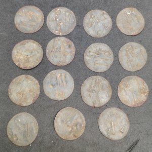Lote de 15 fichas de esquila de zinc con letras PM y número 4 - imagen 1