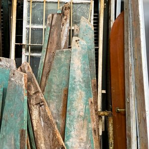 Trece Escalones de Madera Rústica con Pátina Turquesa - imagen 5