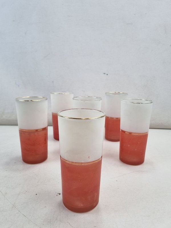 L 265 - Set De 6 Piezas - Decorativo juego de 6 vasos altos en vidrio bicolor con banda superior esmerilada en blanco, diseño moderno en tono coral y filo