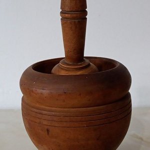 Lote siguiente: Mortero y Mazo de Madera Rústico