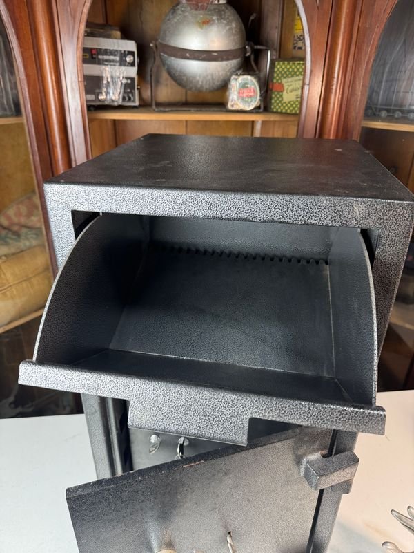 Buzonera con caja fuerte en impecable estado - imagen 3