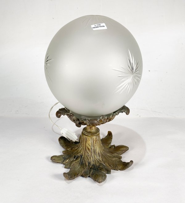 Lámpara de Mesa Bronce y Globo Esmerilado Tallado - imagen 1