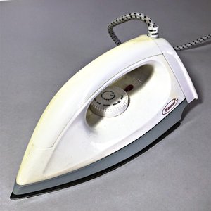 Lote de 3 piezas: Luz infrarroja Philips, linterna de tubo y plancha Kassel - imagen 4