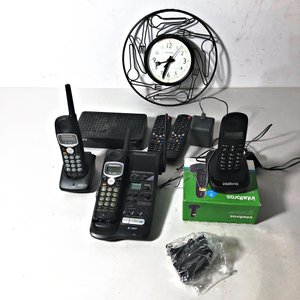 Lote de Teléfonos Inalámbricos y Reloj de Pared Decorativo - imagen 1