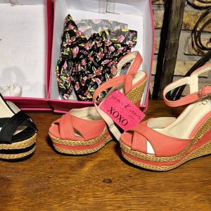 Lote de 6 Calzados: Sandalias Plataforma Mujer y Chatas Niña - imagen 4