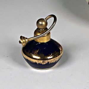 Tres Piezas de Porcelana Limoges: Centro, Florero y Perfumero Vintage - imagen 3