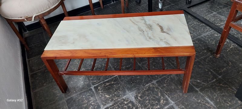 Mesa de madera con encimera de piedra - imagen 6