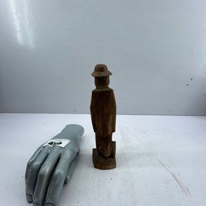 Talla de Madera Figura Humana con Sombrero - imagen 3