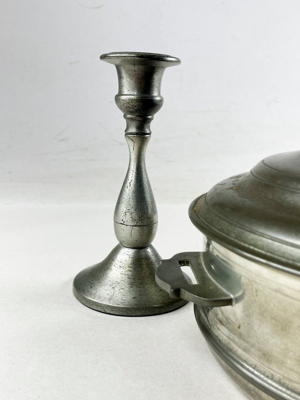 Tres piezas de metal en diseño circular con candelabros y tapa - imagen 2