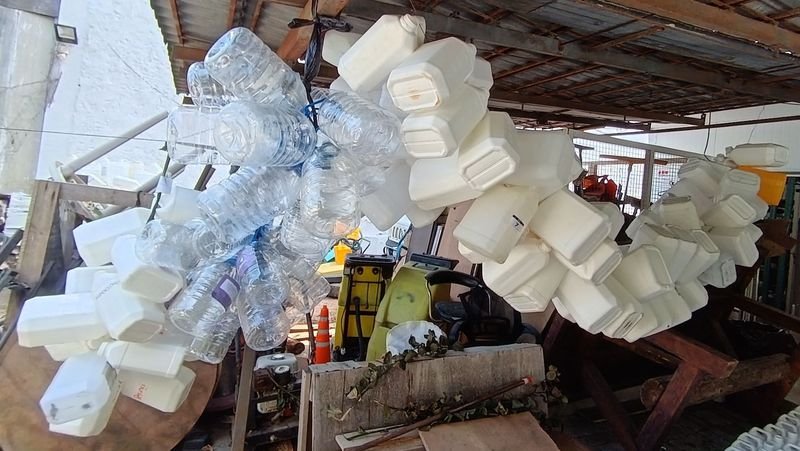 Más de 50 Bidones de 5lts. La mayoría con tapa