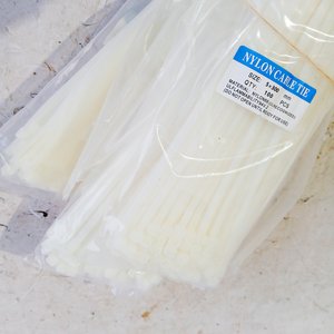 Set de 500 Precintos Plásticos Nylon Cable Tie 5x300 mm - imagen 2
