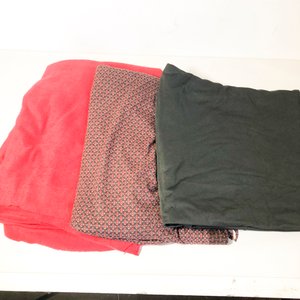 Trece Metros de Tela Variada: Morado, Gris, Verde y Rojo Estampado - imagen 6