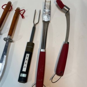Lote de Utensilios para Parrilla: Pinchos, Cuchillo, Cepillo y Más - imagen 3