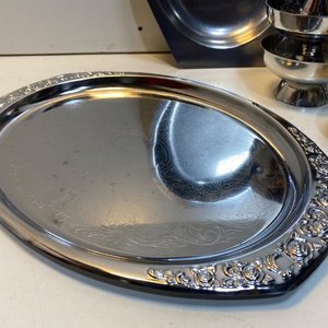 Juego de 16 Piezas de Acero Inoxidable: Bandejas Ovaladas y Redondas con Bordes Labrados, Fuentes Hondas y Compoteras Individuales - imagen 3