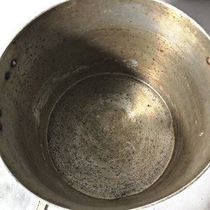 Olla Grande de Aluminio con Tapa y Asas de Madera - 30 cm Diámetro - imagen 2