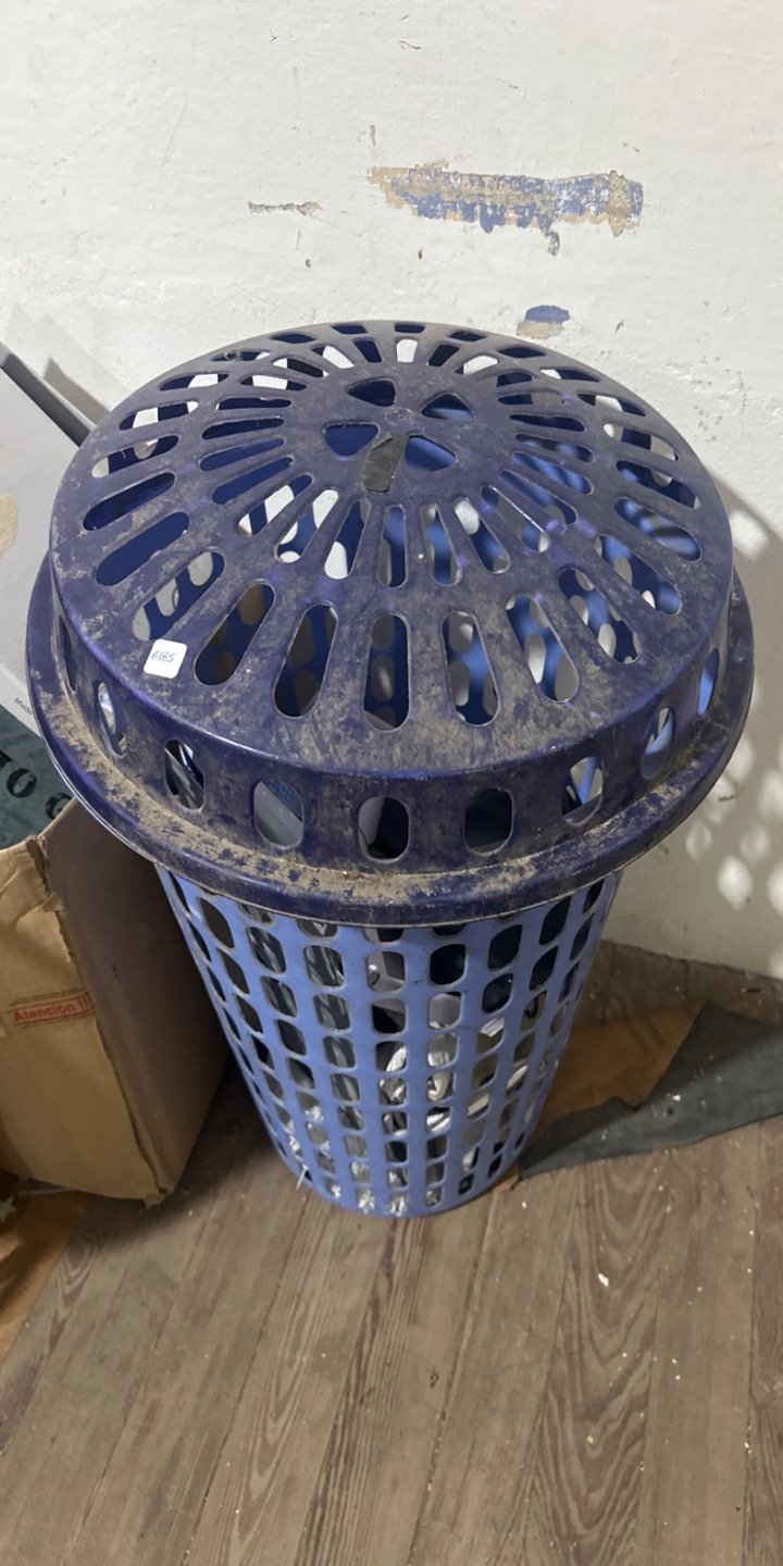 Canasto de Plástico Azul con Tapa