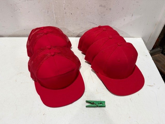 Pack de 8 Gorros Rojos de Malla y Tela