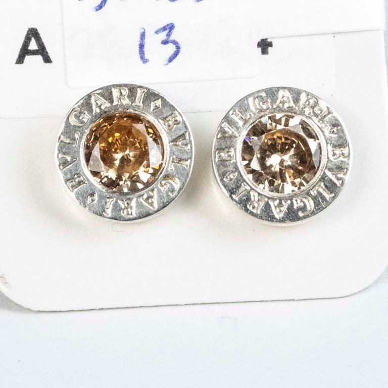 Lote siguiente: Parejas de pendientes de plata con oro y cristal
