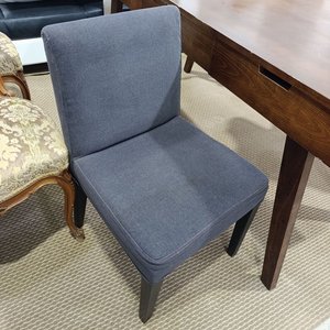 Silla Cassoni Design Tapizada en Chenille con Estructura de Madera Maciza - imagen 2