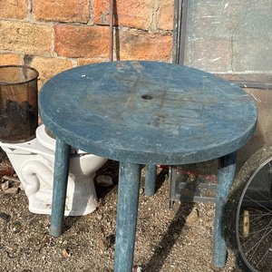 Lote anterior: Mesa redonda de madera pintada de azul