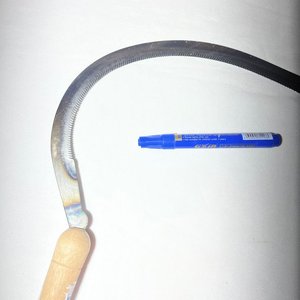 Hoz Antigua con Mango de Madera - imagen 2