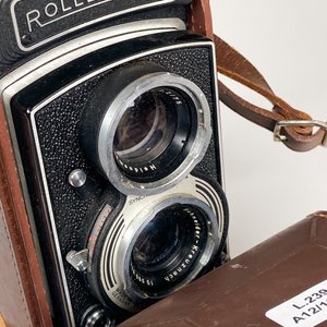 Cámara Fotográfica Antigua Rolleicord con Estuche de Cuero - imagen 5