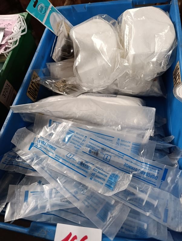 Lote de Jeringas Descartables y Accesorios Médicos