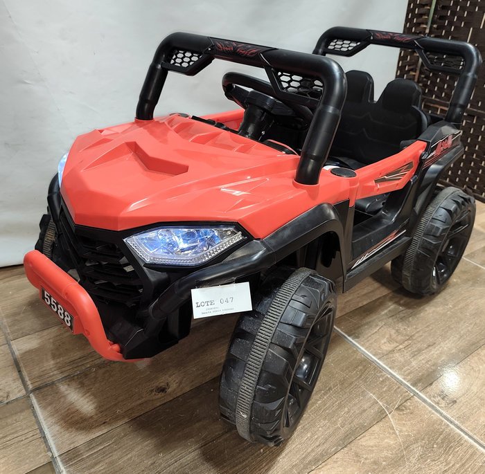 Coche eléctrico infantil recargable con luces y control - imagen 3