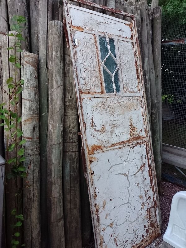 Puerta de chapa doble en mal estado - imagen 2