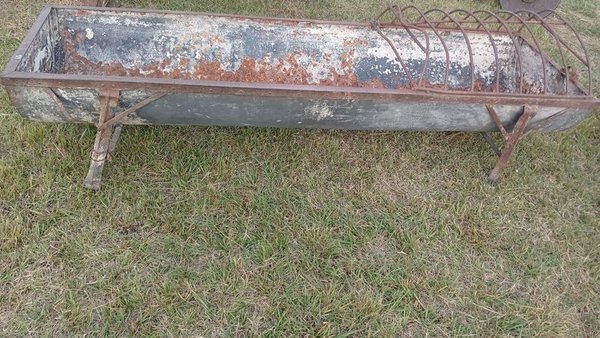 Bebedero para ganado en mal estado - imagen 2