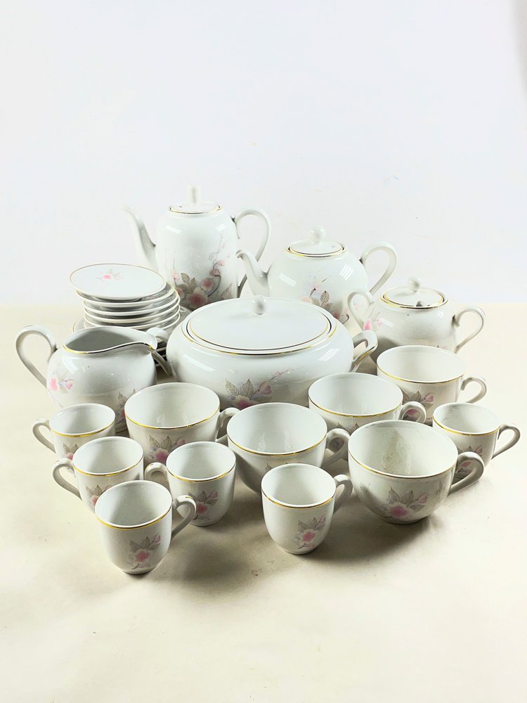 Juego de Vajilla de Porcelana Blanca con Flores Rosas y Bordes Dorados