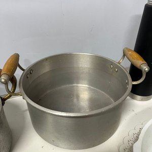 Lote de 8 piezas: Ollas de acero y aluminio, termo, asadera, budinera y vaso - imagen 2