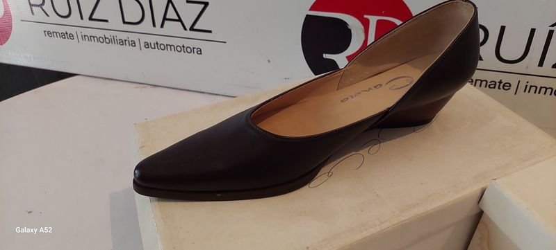 Zapatillas negras de cuero - imagen 2